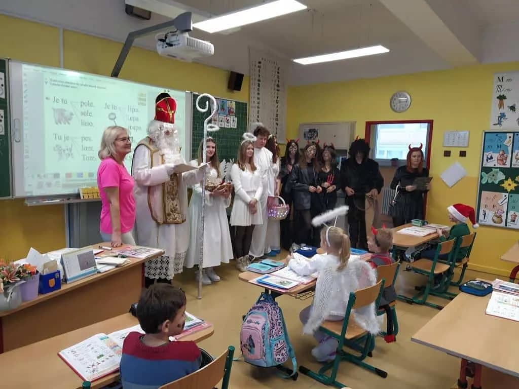 Fotografie z článku: Mikulášská parta v ZŠ