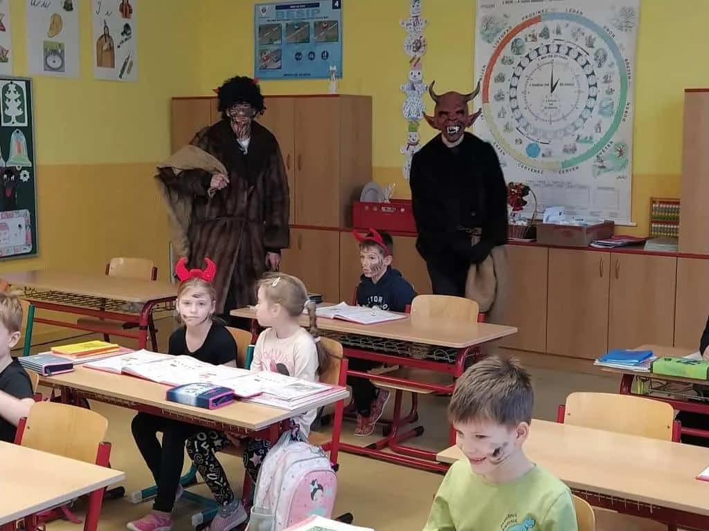 Fotografie z článku: Mikulášská parta v ZŠ