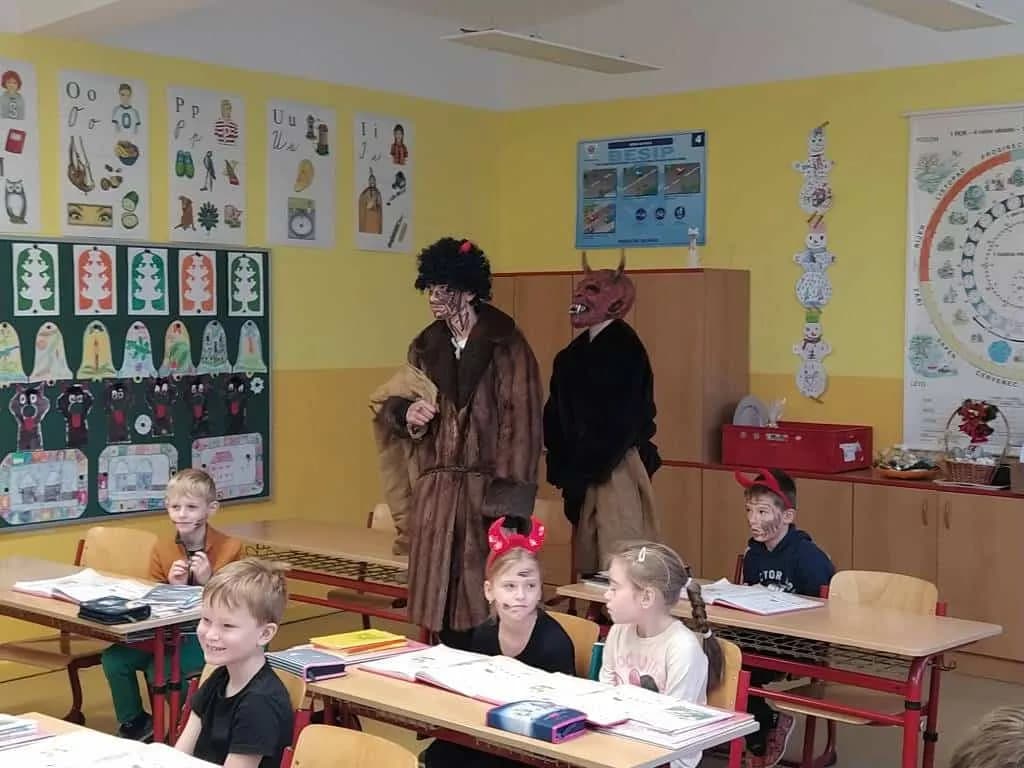 Fotografie z článku: Mikulášská parta v ZŠ