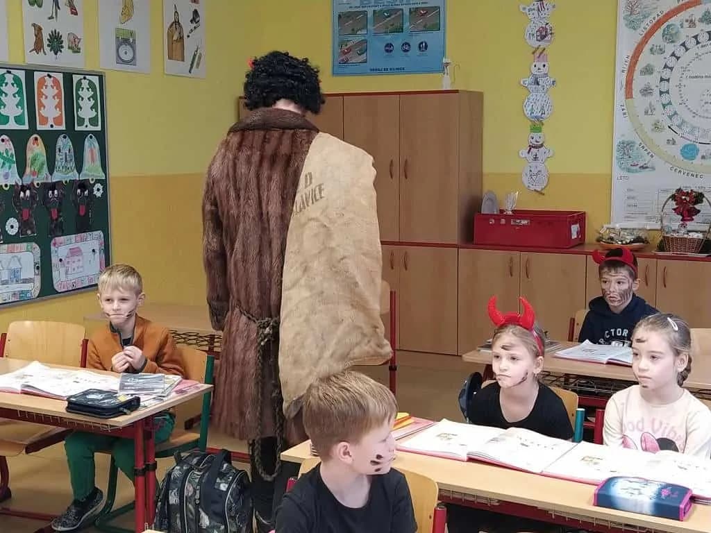 Fotografie z článku: Mikulášská parta v ZŠ