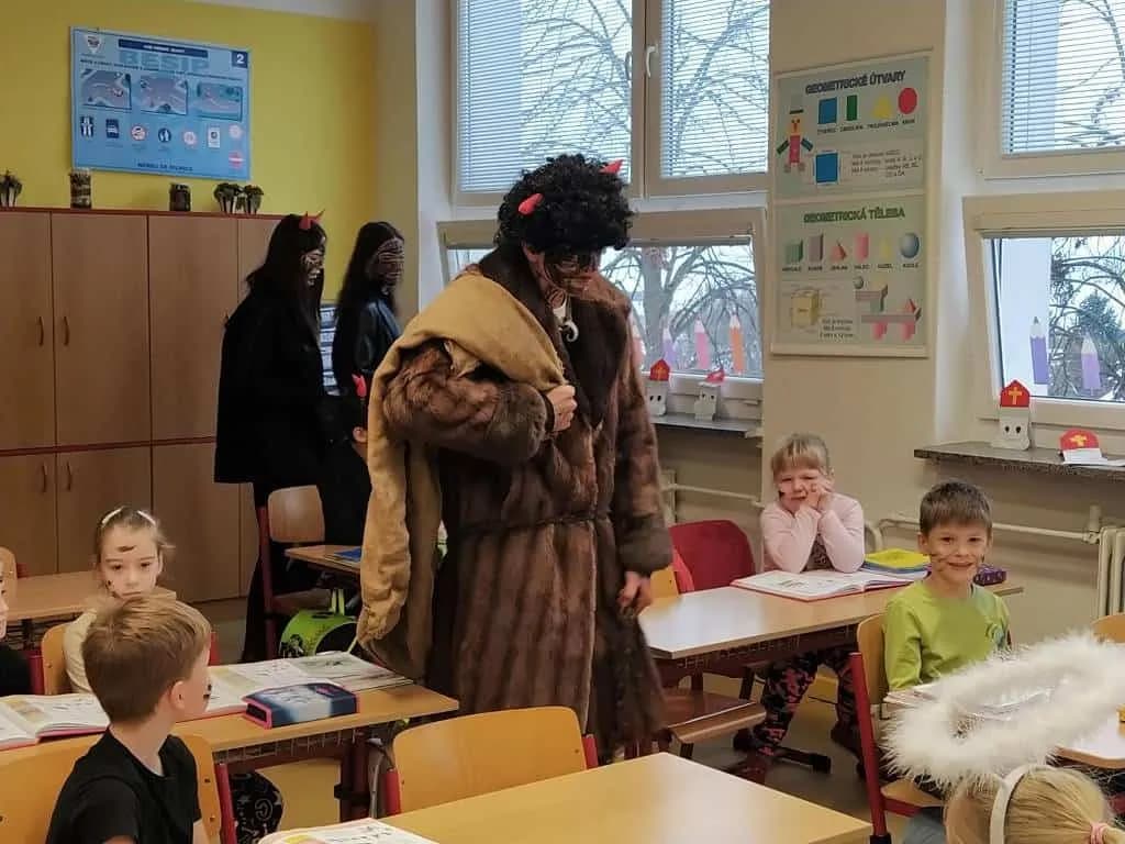 Fotografie z článku: Mikulášská parta v ZŠ