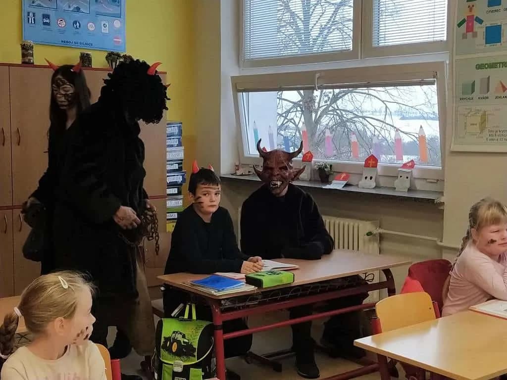 Fotografie z článku: Mikulášská parta v ZŠ