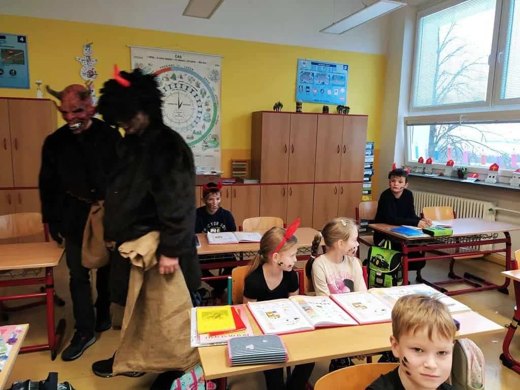 Fotografie z článku: Mikulášská parta v ZŠ