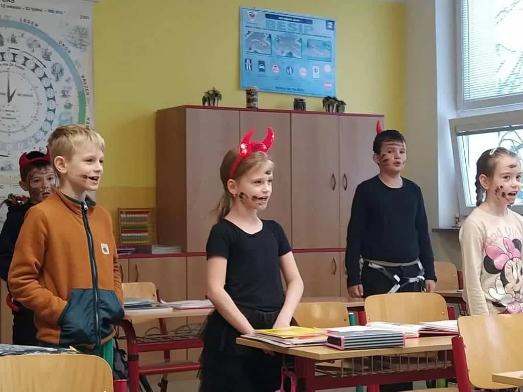 Fotografie z článku: Mikulášská parta v ZŠ