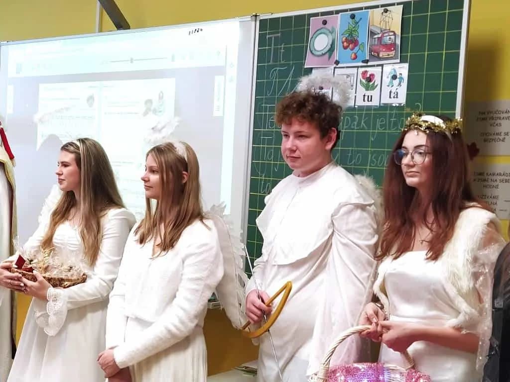 Fotografie z článku: Mikulášská parta v ZŠ