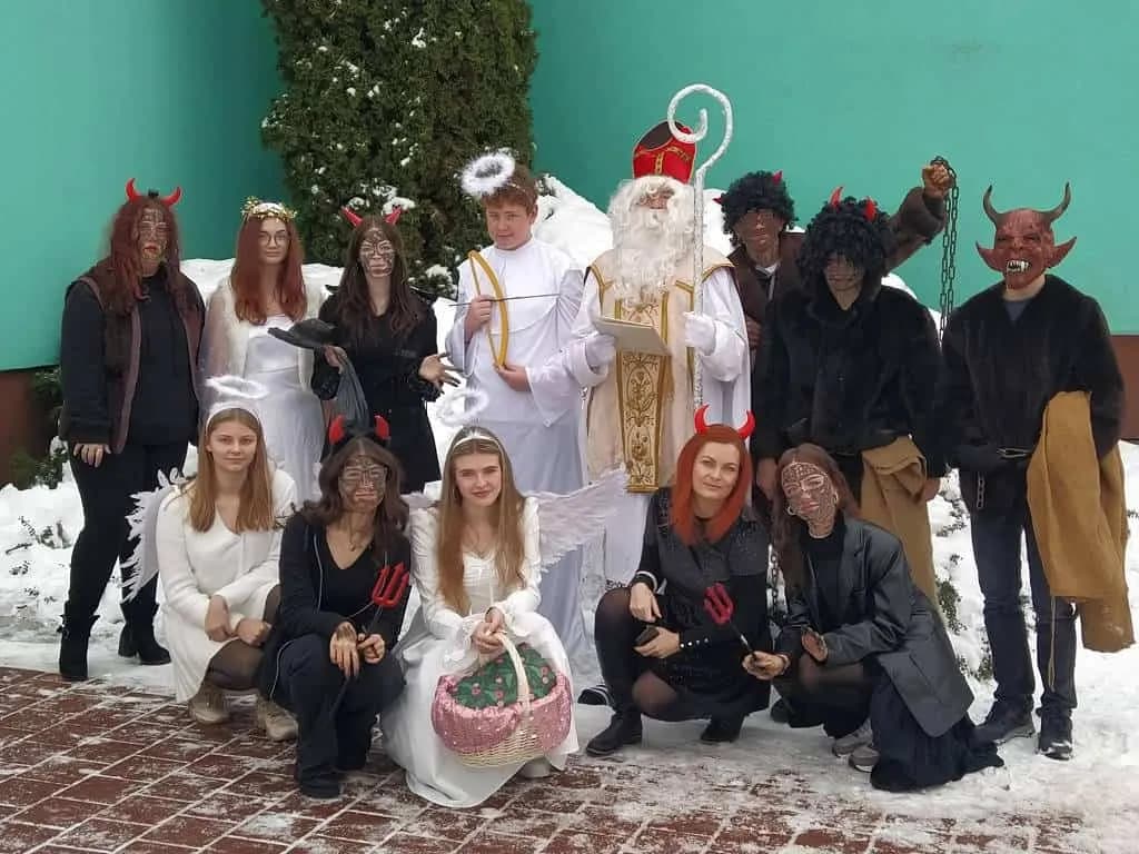 Fotografie z článku: Mikulášská parta v ZŠ