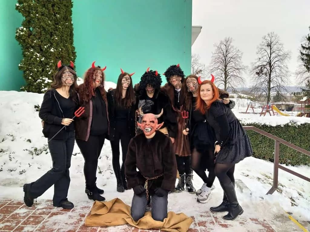 Fotografie z článku: Mikulášská parta v ZŠ