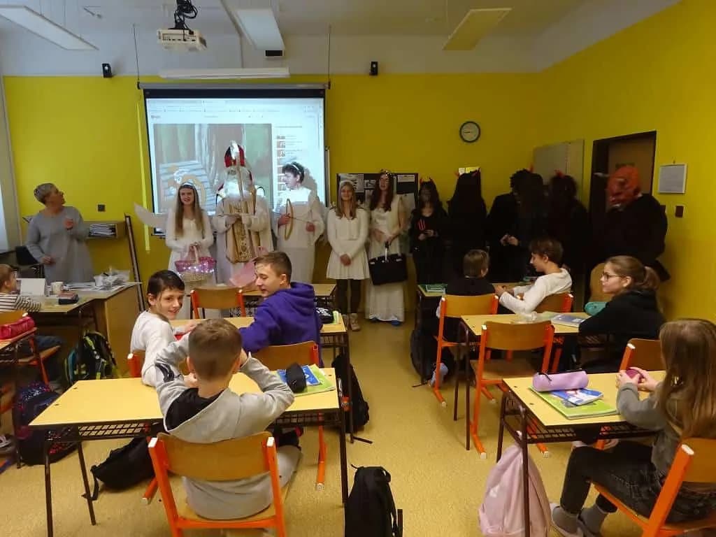 Fotografie z článku: Mikulášská parta v ZŠ