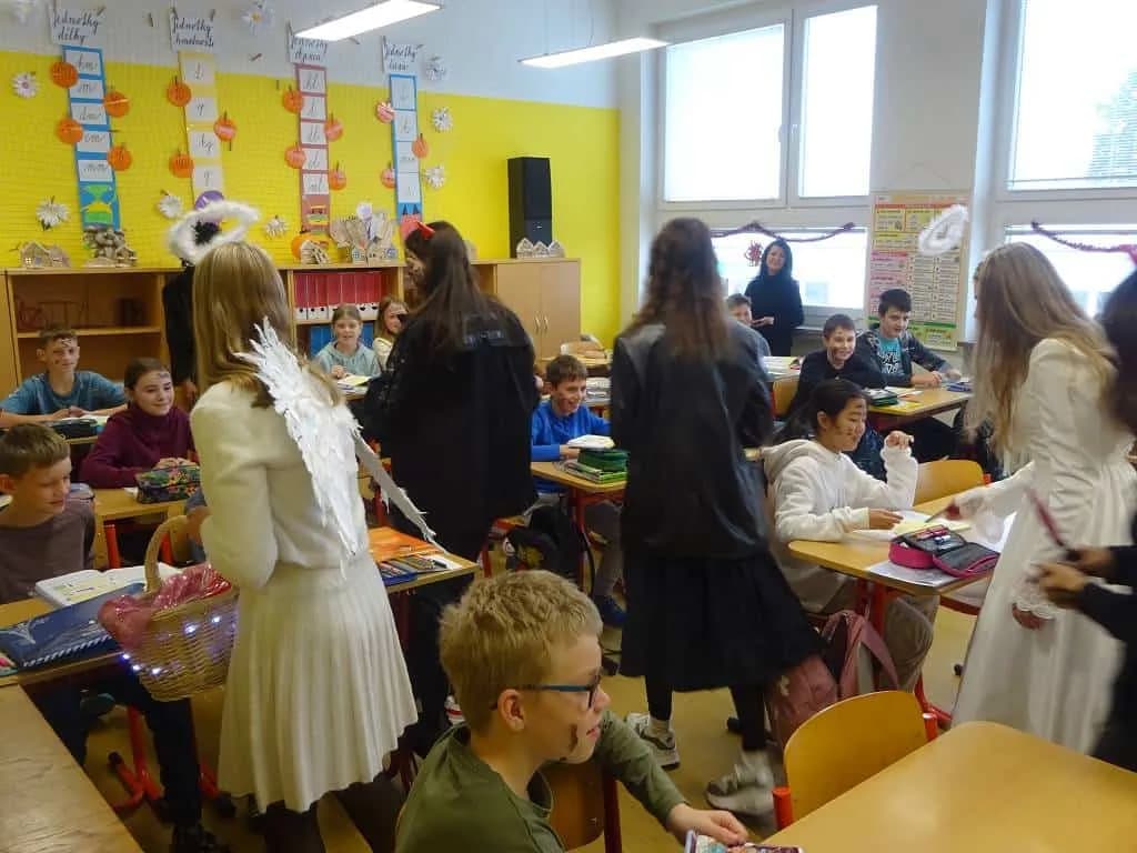 Fotografie z článku: Mikulášská parta v ZŠ