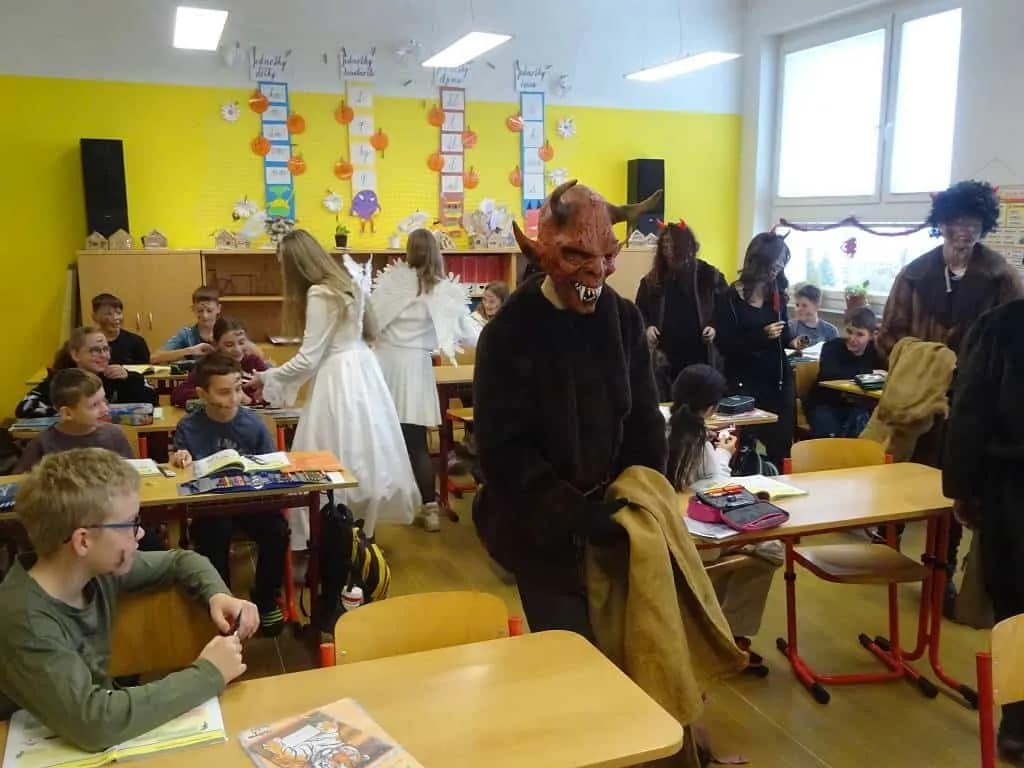 Fotografie z článku: Mikulášská parta v ZŠ