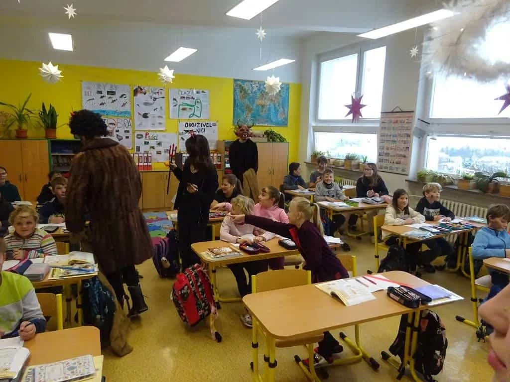 Fotografie z článku: Mikulášská parta v ZŠ