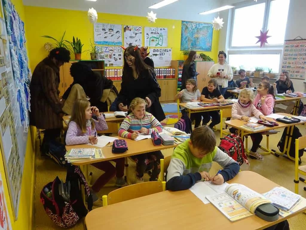 Fotografie z článku: Mikulášská parta v ZŠ