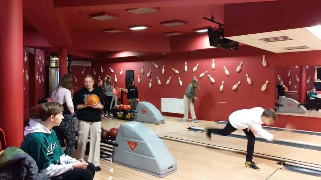 Fotografie z článku: Vánoční bowling s VIII.B