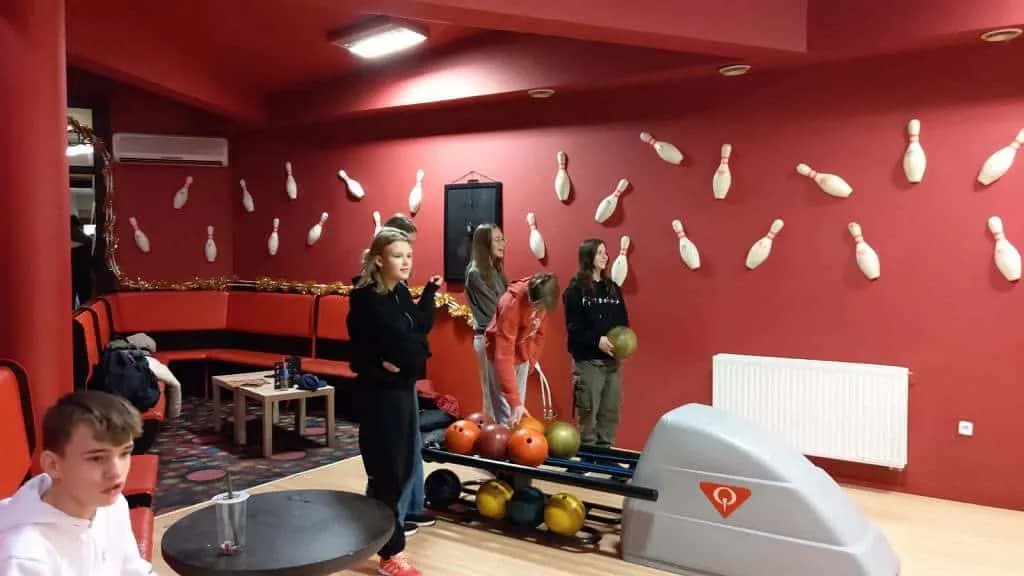 Fotografie z článku: Vánoční bowling s VIII.B