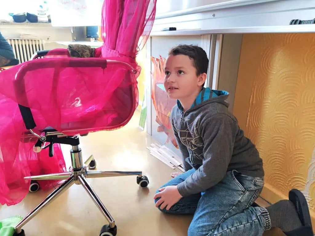 Fotografie z článku: Hodina čtení ve II. A - Pohádka o zmrzlém králi
