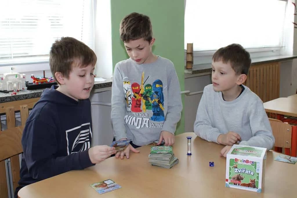 Fotografie z článku: Soutěže ve společenských hrách u Smajlíků