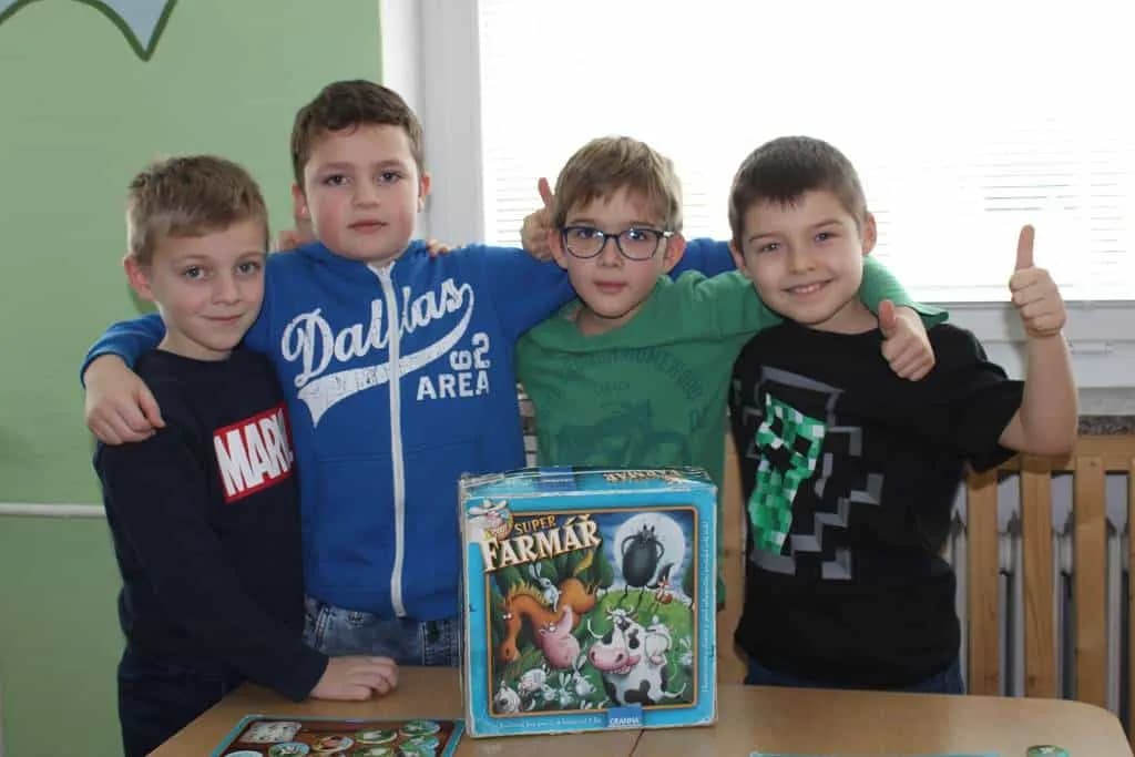 Fotografie z článku: Soutěže ve společenských hrách u Smajlíků