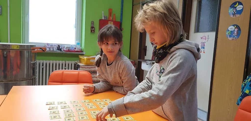 Fotografie z článku: Soutěž v pexesu u Veverek