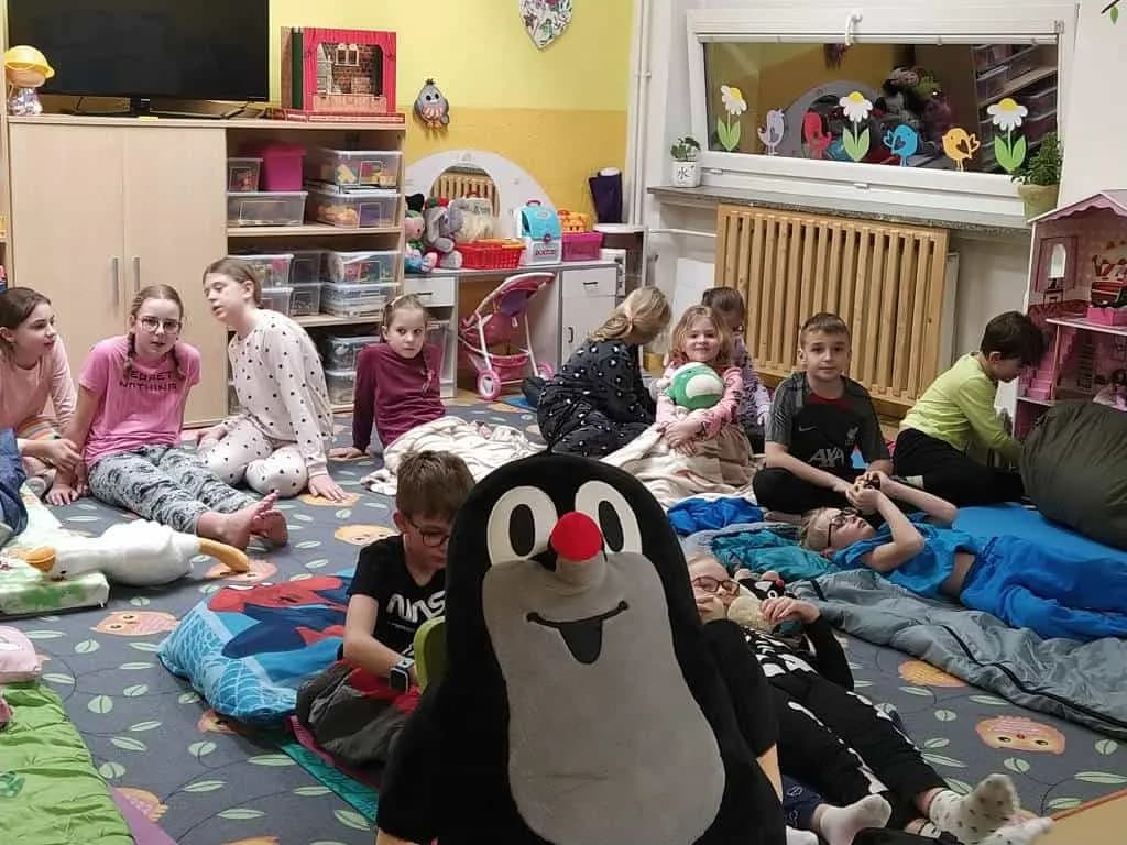 Fotografie z článku: Noc s Andersenem