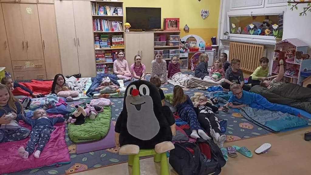Fotografie z článku: Noc s Andersenem