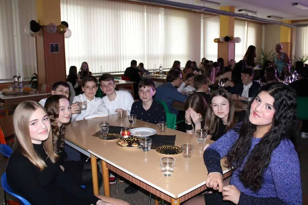 Fotografie z článku: Žákovský ples 2024