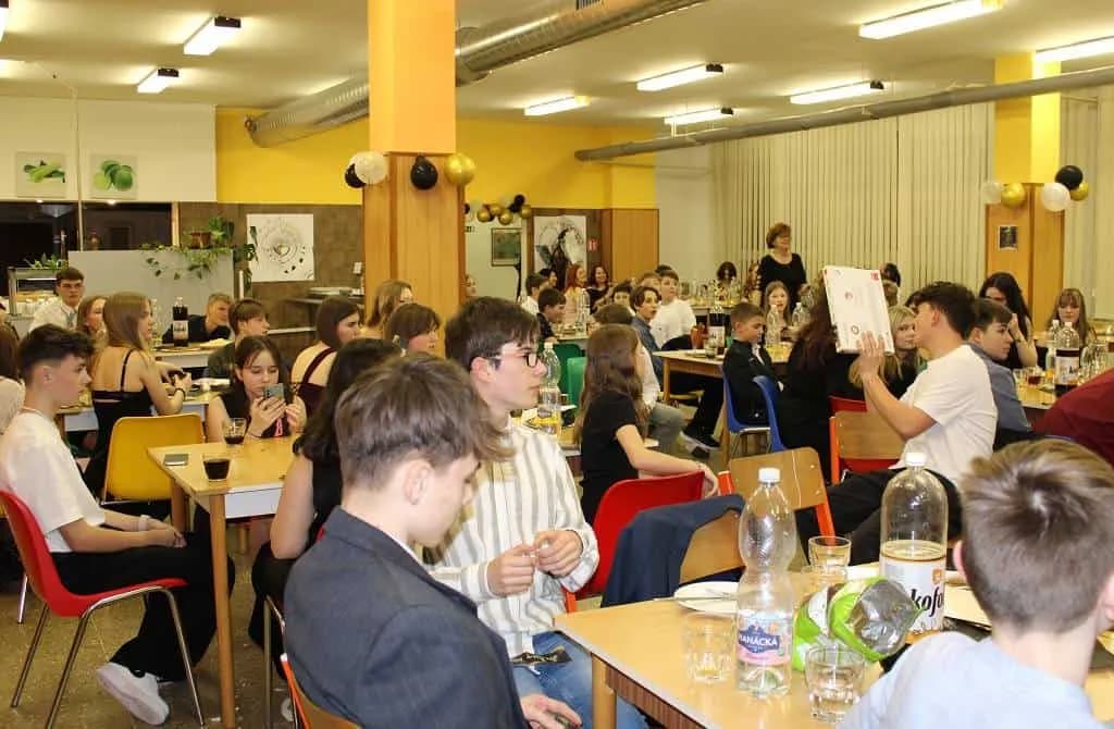 Fotografie z článku: Žákovský ples 2024