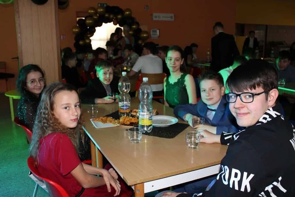 Fotografie z článku: Žákovský ples 2024