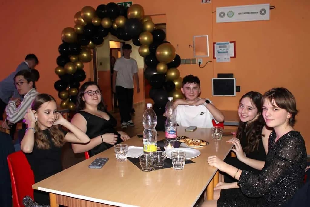 Fotografie z článku: Žákovský ples 2024