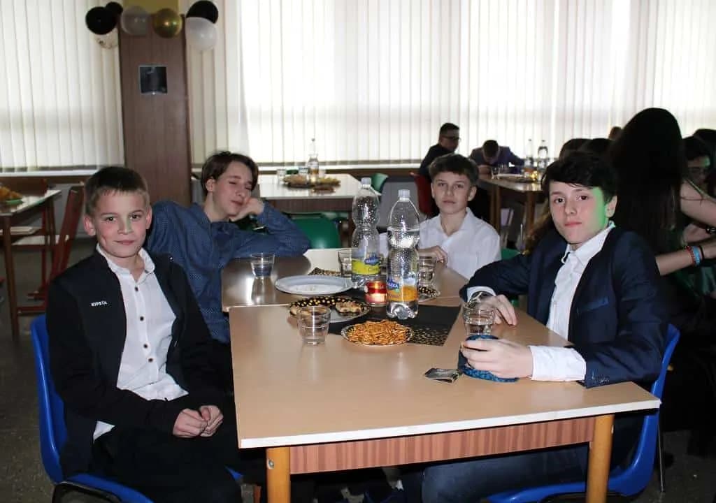 Fotografie z článku: Žákovský ples 2024