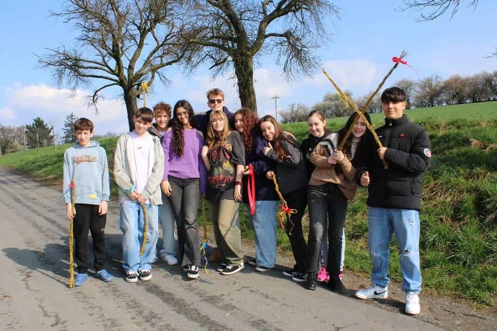 Fotografie z článku: Španělští žáci z Cadizu na návštěvě v Horní Moštěnici