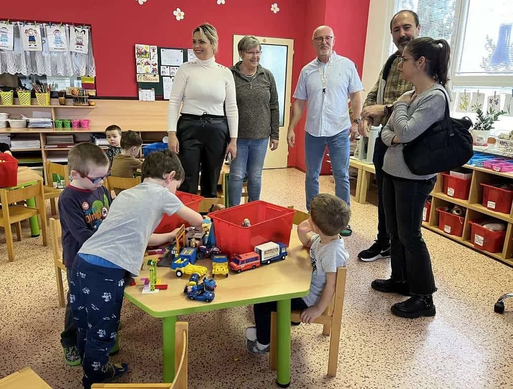 Fotografie z článku: Španělští žáci z Cadizu na návštěvě v Horní Moštěnici