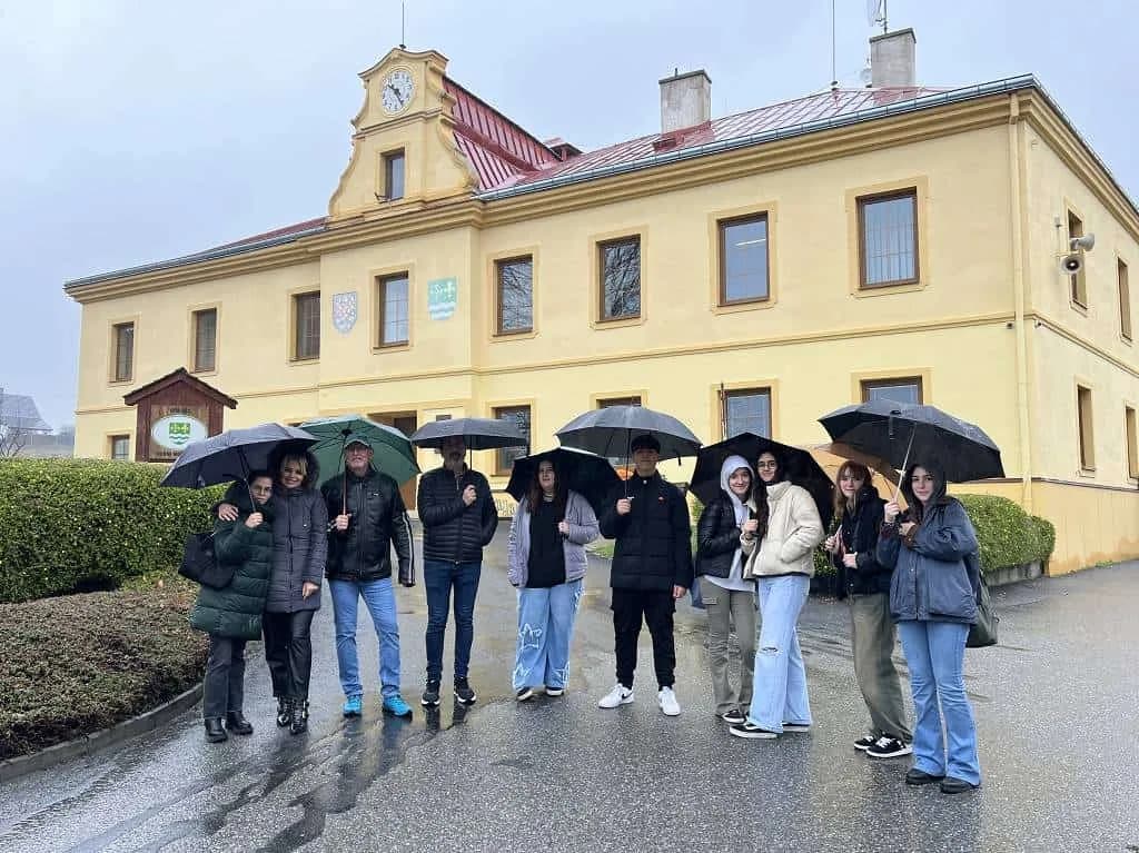 Fotografie z článku: Španělští žáci z Cadizu na návštěvě v Horní Moštěnici