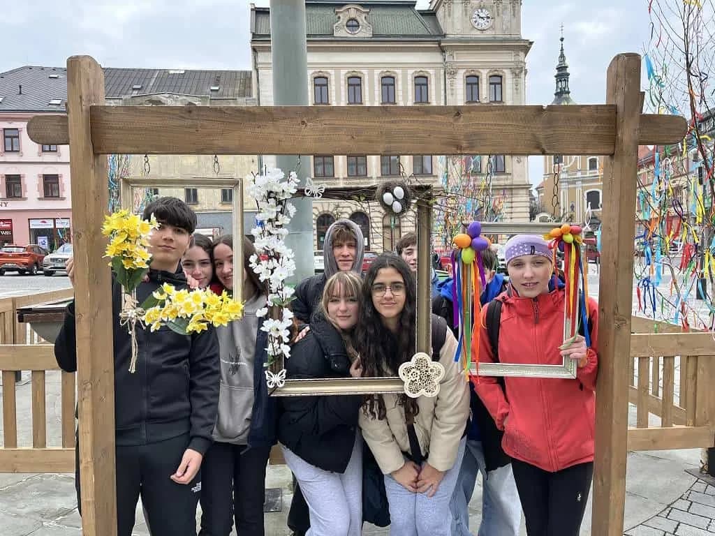 Fotografie z článku: Španělští žáci z Cadizu na návštěvě v Horní Moštěnici