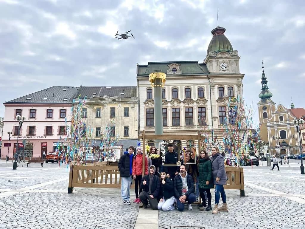Fotografie z článku: Španělští žáci z Cadizu na návštěvě v Horní Moštěnici