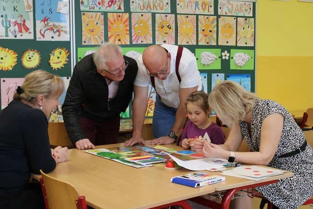 Fotografie z článku: Jak jsme byli u zápisu