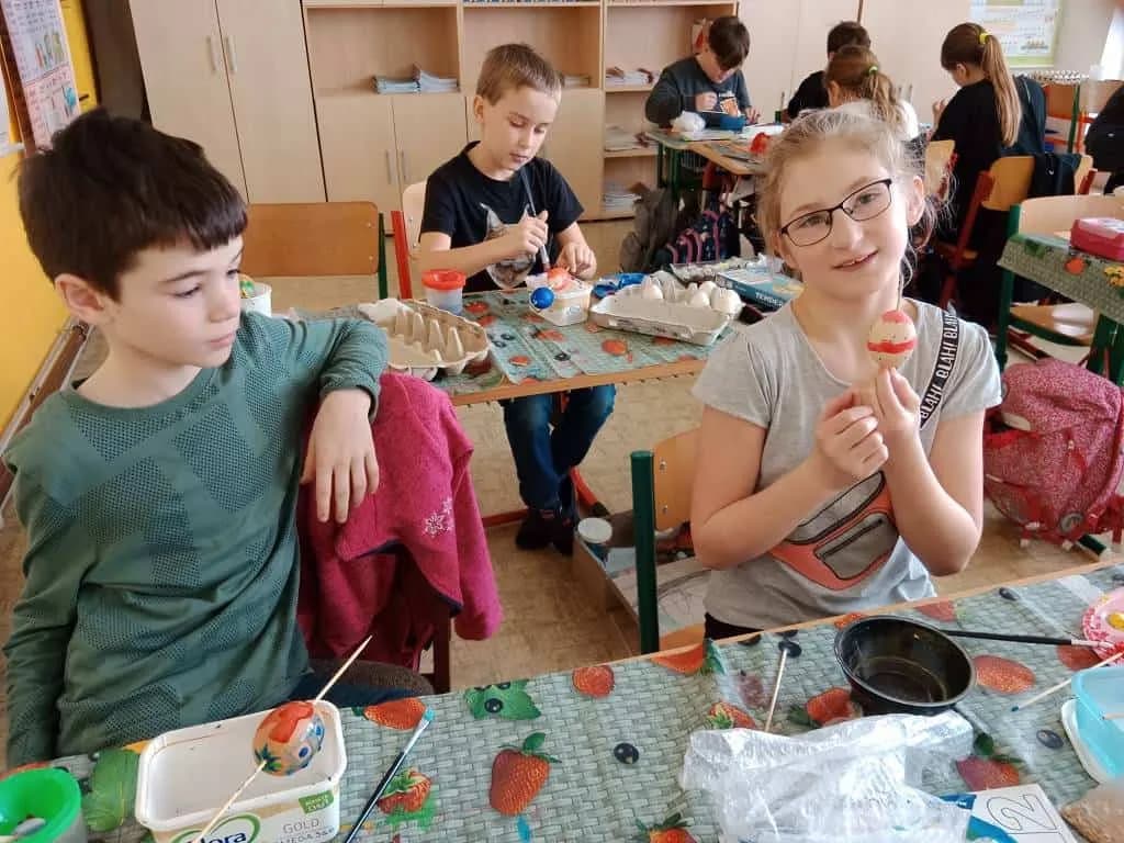 Fotografie z článku: Jarní tvoření ve III.A