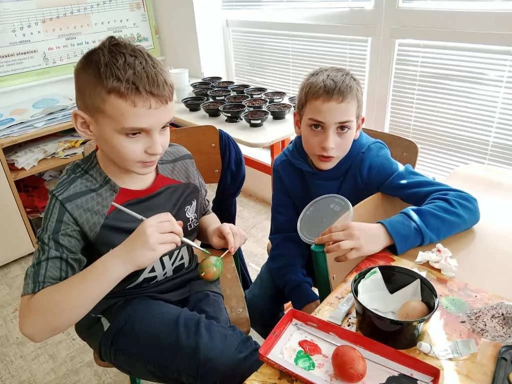 Fotografie z článku: Jarní tvoření ve III.A
