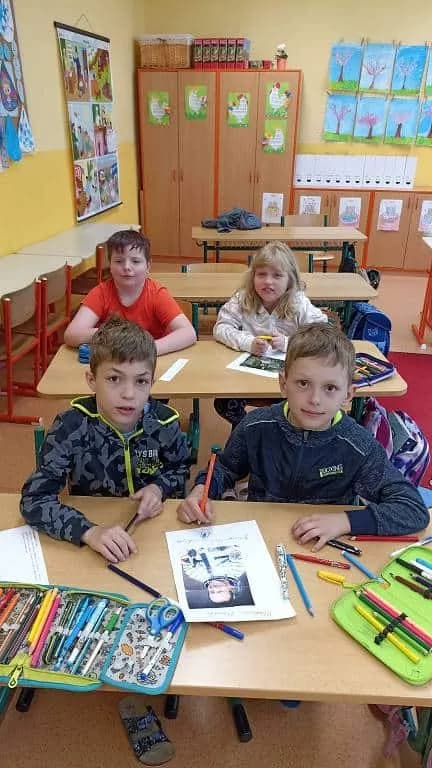 Fotografie z článku: Den kosmonautiky ve II. B