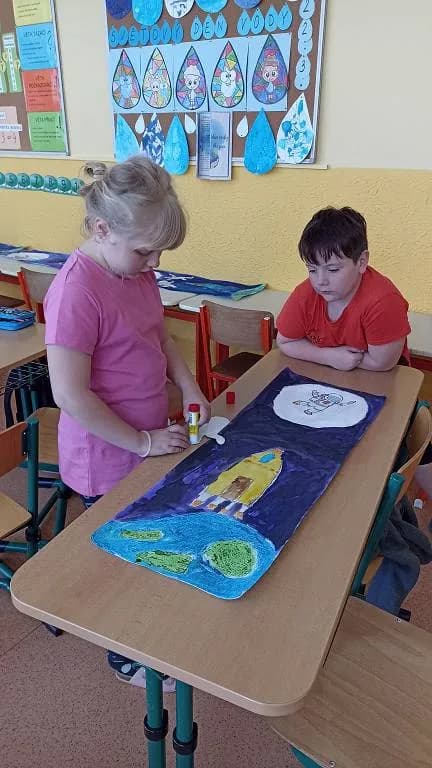Fotografie z článku: Den kosmonautiky ve II. B
