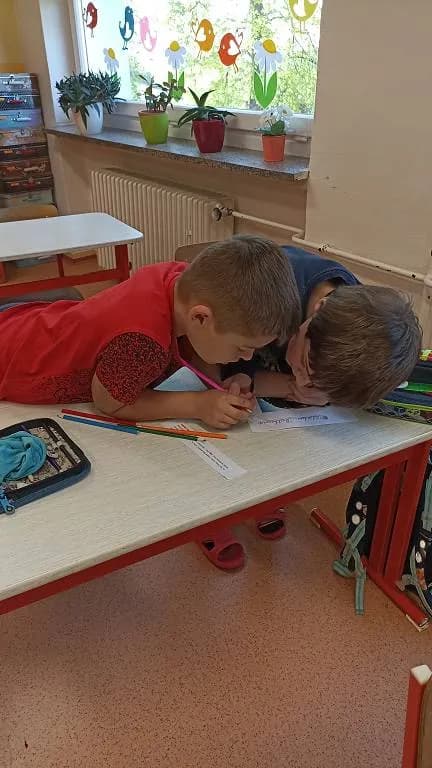 Fotografie z článku: Den kosmonautiky ve II. B