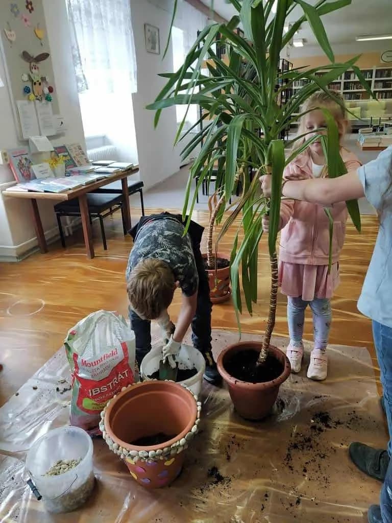 Fotografie z článku: Jarní návštěva knihovny