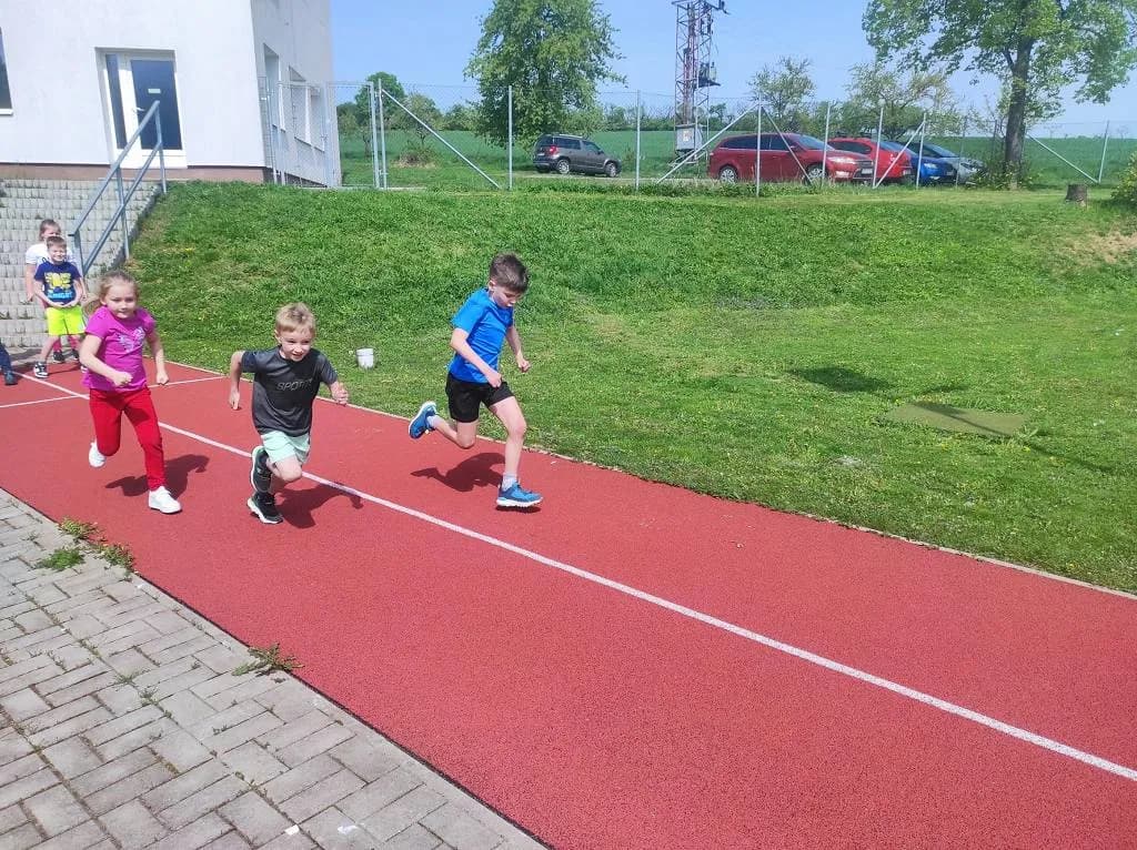 Fotografie z článku: Jarní olympiáda u Soviček