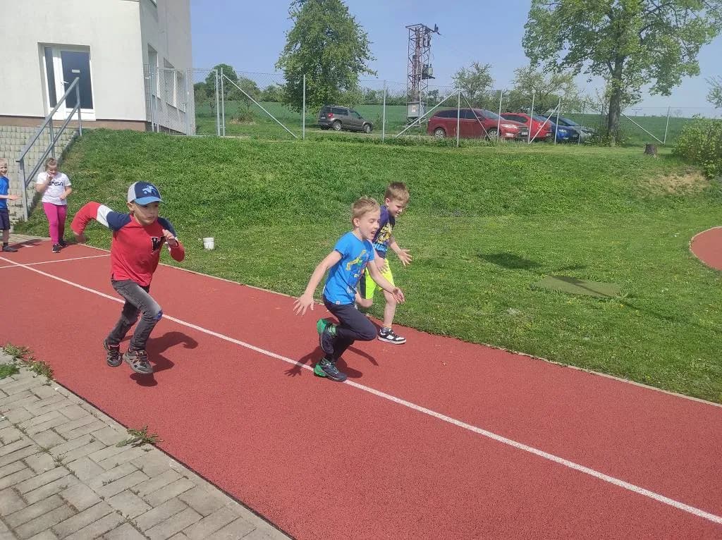 Fotografie z článku: Jarní olympiáda u Soviček