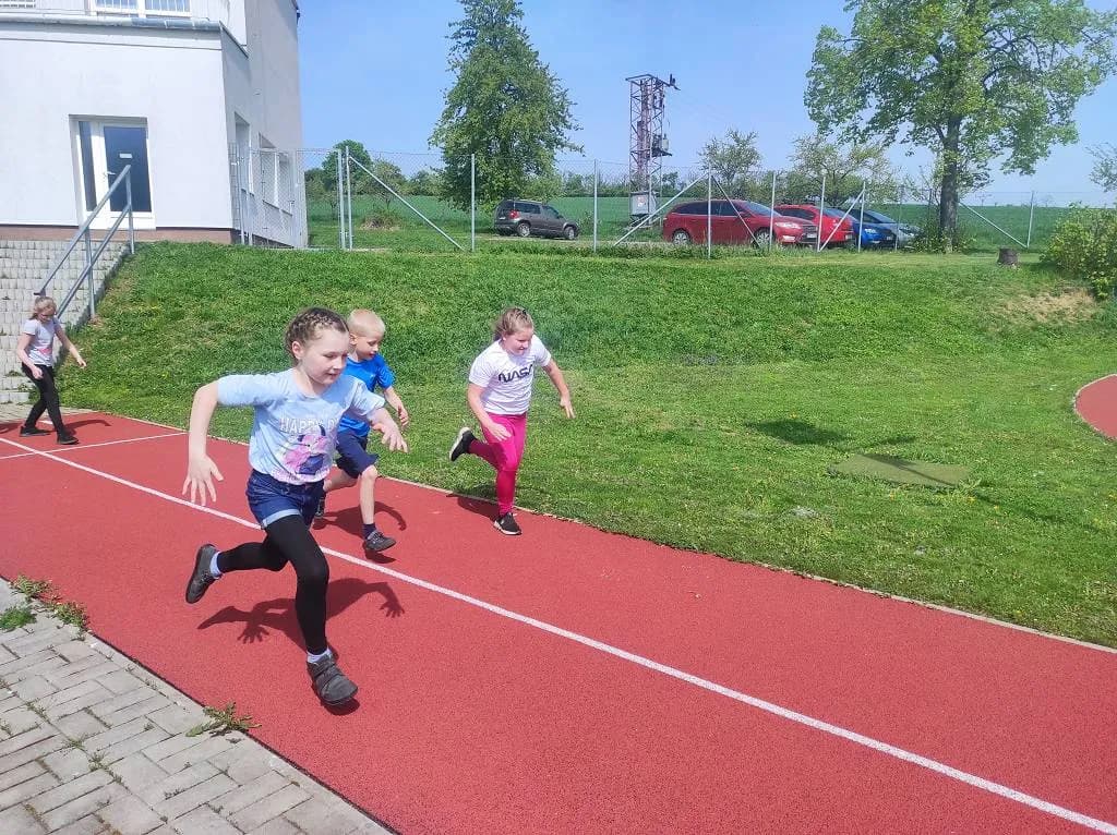 Fotografie z článku: Jarní olympiáda u Soviček