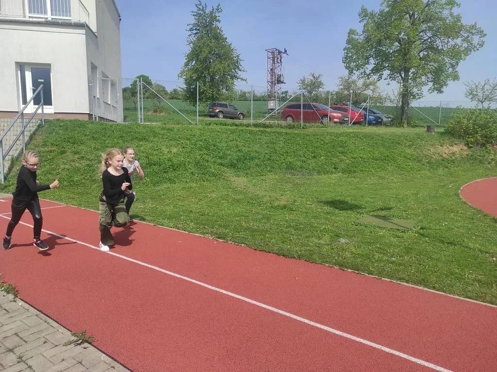 Fotografie z článku: Jarní olympiáda u Soviček