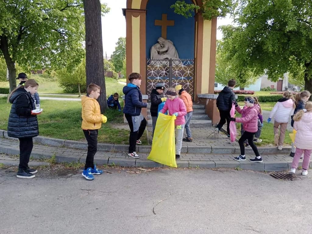 Fotografie z článku: Den Země - Za Horní Moštěnici krásnější