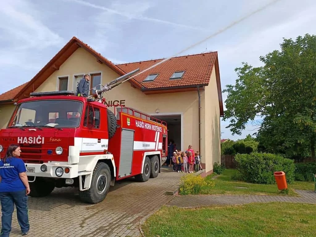 Fotografie z článku: MŠ v hasičské zbrojnici