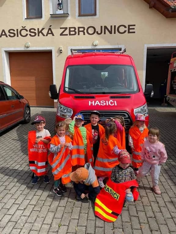 Fotografie z článku: MŠ v hasičské zbrojnici