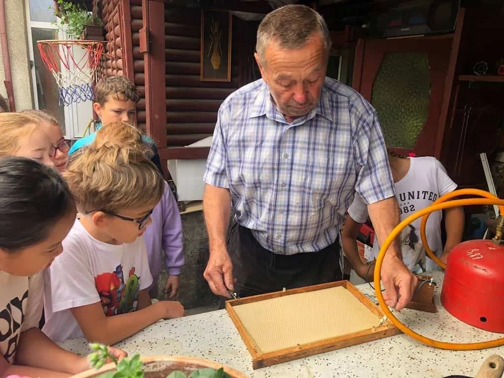 Fotografie z článku: Exkurze u včelaře