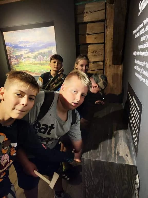 Fotografie z článku: Výlet VI. B do Rožnova p. R.